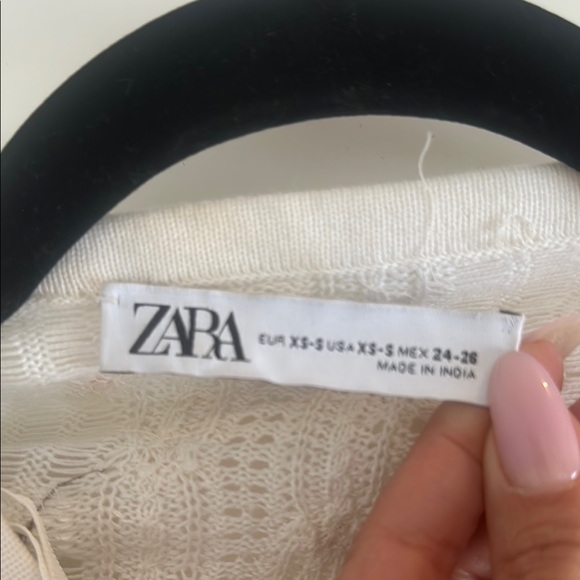 Elegant Cream and Black Ruffled Crop Blouse - Picture 3 of 4